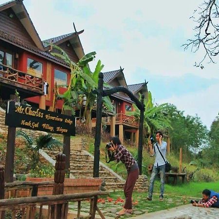 Mr Charles River View Lodge Hsipaw Exterior photo