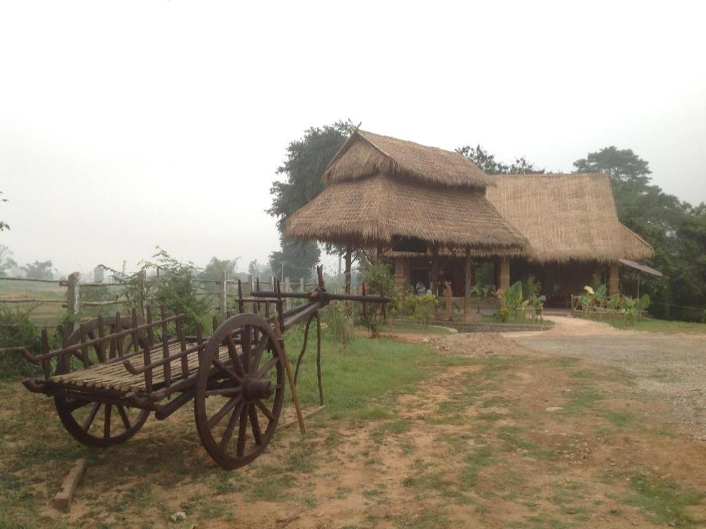 Mr Charles River View Lodge Hsipaw Exterior photo