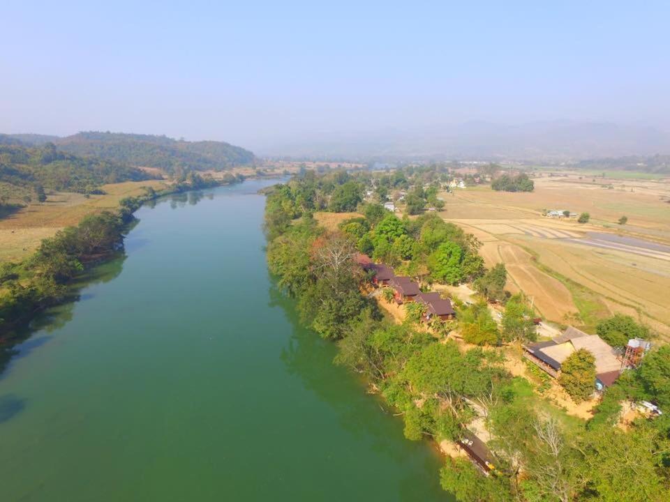 Mr Charles River View Lodge Hsipaw Exterior photo