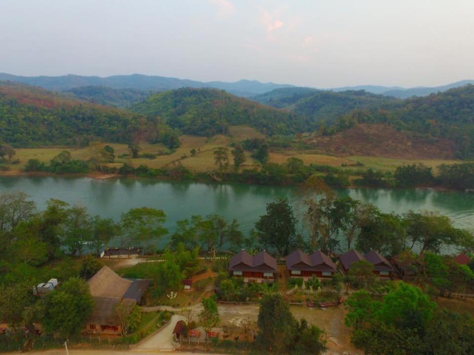 Mr Charles River View Lodge Hsipaw Exterior photo